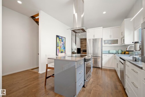8751 83 Avenue Nw, Edmonton, AB - Indoor Photo Showing Kitchen With Upgraded Kitchen