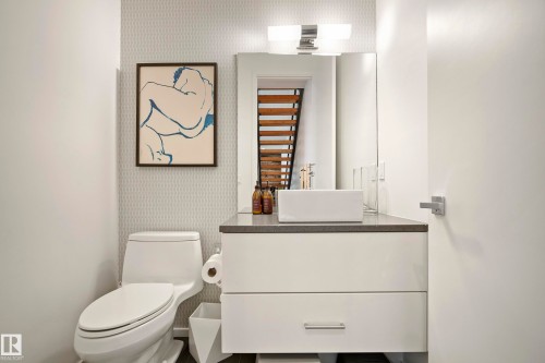8751 83 Avenue Nw, Edmonton, AB - Indoor Photo Showing Bathroom