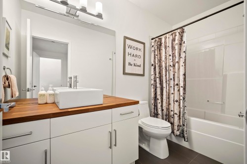 8751 83 Avenue Nw, Edmonton, AB - Indoor Photo Showing Bathroom