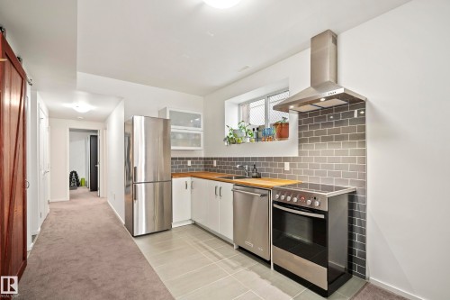 8751 83 Avenue Nw, Edmonton, AB - Indoor Photo Showing Kitchen