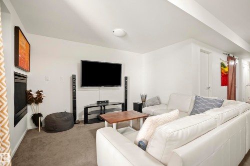 8751 83 Avenue Nw, Edmonton, AB - Indoor Photo Showing Living Room