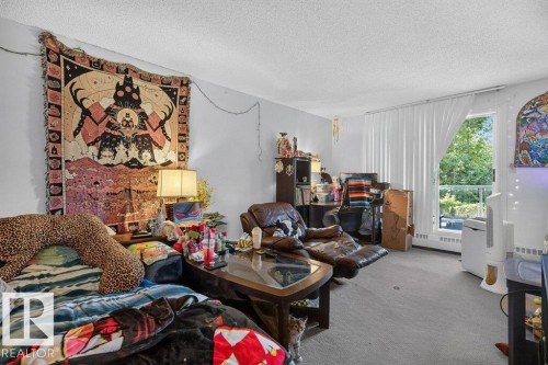 #203 10842 107 St Nw, Edmonton, AB - Indoor Photo Showing Living Room
