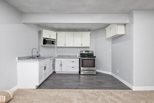 14148 134 Street Nw, Edmonton, AB - Indoor Photo Showing Kitchen
