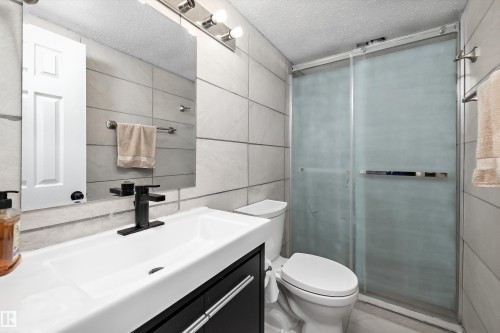 14148 134 Street Nw, Edmonton, AB - Indoor Photo Showing Bathroom