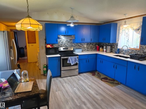 157 Lee Ridge Road Nw, Edmonton, AB - Indoor Photo Showing Kitchen With Double Sink