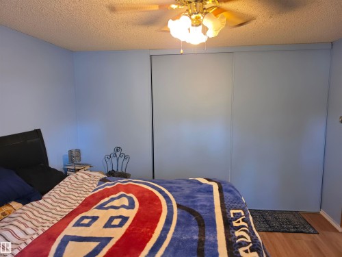 157 Lee Ridge Road Nw, Edmonton, AB - Indoor Photo Showing Bedroom