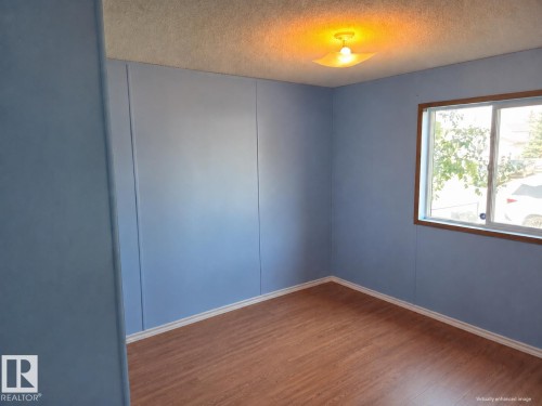 157 Lee Ridge Road Nw, Edmonton, AB - Indoor Photo Showing Other Room