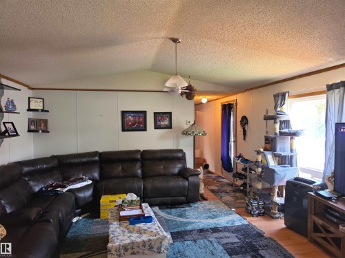 157 Lee Ridge Road Nw, Edmonton, AB - Indoor Photo Showing Living Room