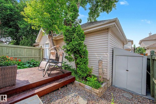 Wood-finish deck with two steps and privacy fencing - 9130 100A Avenue Nw, Edmonton, AB - Outdoor With Deck Patio Veranda With Exterior