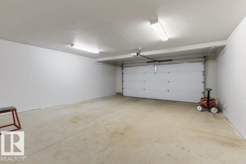 #23 7289 South Terwillegar Dr Nw, Edmonton, AB - Indoor Photo Showing Garage