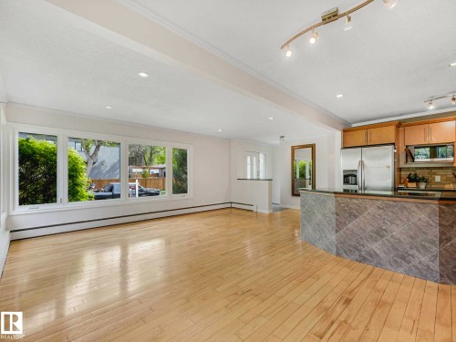 8311 96 Avenue Nw, Edmonton, AB - Indoor