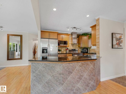 8311 96 Avenue Nw, Edmonton, AB - Indoor Photo Showing Kitchen