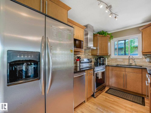 8311 96 Avenue Nw, Edmonton, AB - Indoor Photo Showing Kitchen