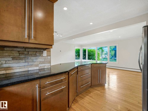 8311 96 Avenue Nw, Edmonton, AB - Indoor Photo Showing Kitchen