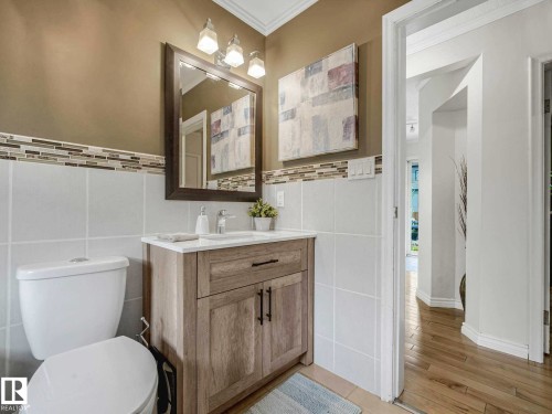 8311 96 Avenue Nw, Edmonton, AB - Indoor Photo Showing Bathroom
