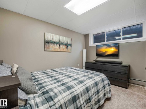 8311 96 Avenue Nw, Edmonton, AB - Indoor Photo Showing Bedroom