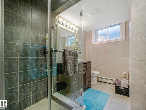 8311 96 Avenue Nw, Edmonton, AB - Indoor Photo Showing Bathroom