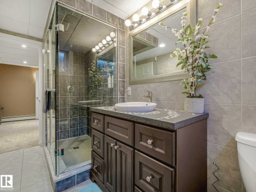 8311 96 Avenue Nw, Edmonton, AB - Indoor Photo Showing Bathroom