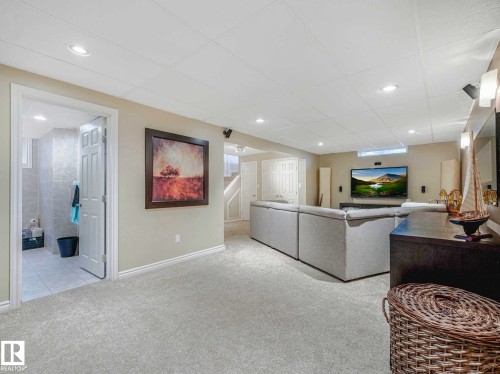 8311 96 Avenue Nw, Edmonton, AB - Indoor