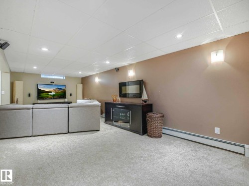 8311 96 Avenue Nw, Edmonton, AB - Indoor
