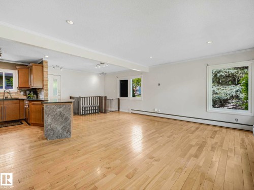 8311 96 Avenue Nw, Edmonton, AB - Indoor