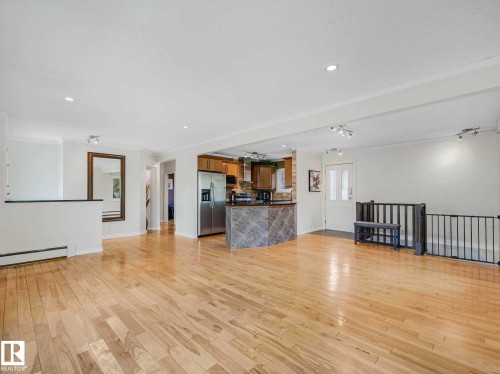 8311 96 Avenue Nw, Edmonton, AB - Indoor