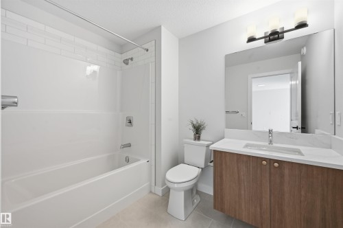 3024 Dixon Landing Sw, Edmonton, AB - Indoor Photo Showing Bathroom