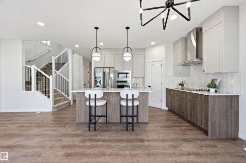 3024 Dixon Landing Sw, Edmonton, AB - Indoor Photo Showing Kitchen With Upgraded Kitchen