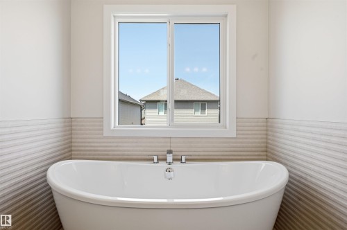 3024 Dixon Landing Sw, Edmonton, AB - Indoor Photo Showing Bathroom