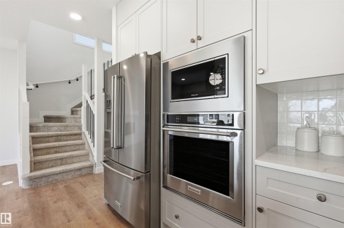 3024 Dixon Landing Sw, Edmonton, AB - Indoor Photo Showing Kitchen