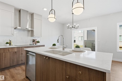 3024 Dixon Landing Sw, Edmonton, AB - Indoor Photo Showing Kitchen With Double Sink With Upgraded Kitchen