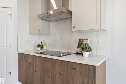 3024 Dixon Landing Sw, Edmonton, AB - Indoor Photo Showing Kitchen