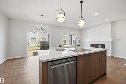3024 Dixon Landing Sw, Edmonton, AB - Indoor Photo Showing Kitchen