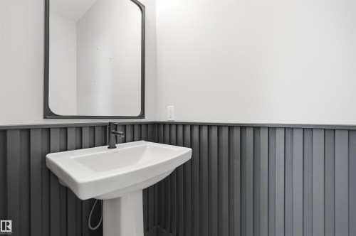 3243 Dixon Way Sw, Edmonton, AB - Indoor Photo Showing Bathroom