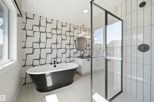 3243 Dixon Way Sw, Edmonton, AB - Indoor Photo Showing Bathroom
