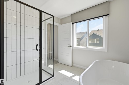 3243 Dixon Way Sw, Edmonton, AB - Indoor Photo Showing Bathroom
