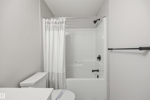 3243 Dixon Way Sw, Edmonton, AB - Indoor Photo Showing Bathroom