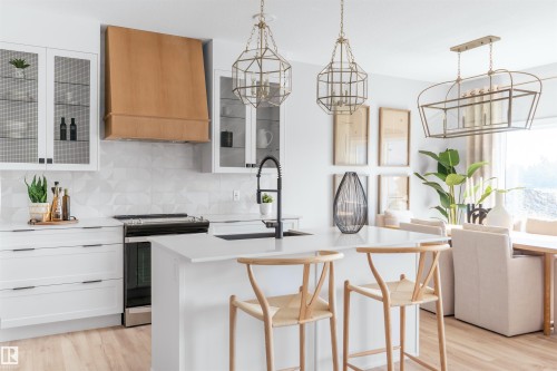 3243 Dixon Way Sw, Edmonton, AB - Indoor Photo Showing Kitchen
