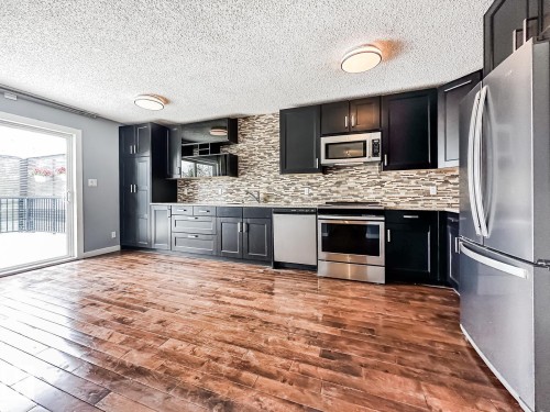 576 Rainbow Crescent, Sherwood Park, AB - Indoor Photo Showing Kitchen With Upgraded Kitchen