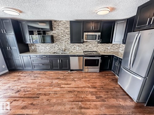 576 Rainbow Crescent, Sherwood Park, AB - Indoor Photo Showing Kitchen With Double Sink With Upgraded Kitchen