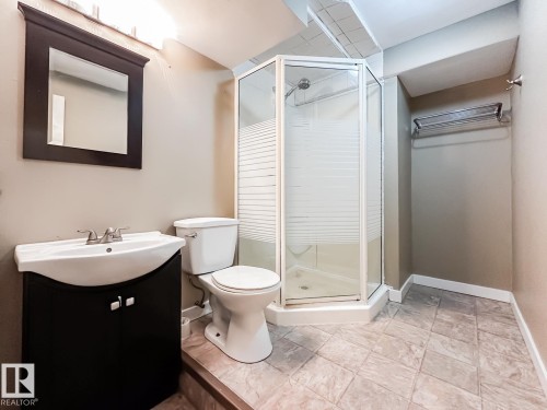 576 Rainbow Crescent, Sherwood Park, AB - Indoor Photo Showing Bathroom