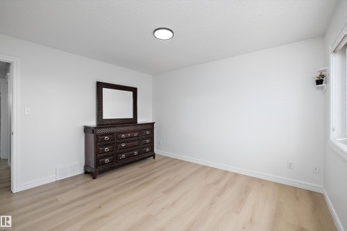 Bedroom - 2803 12 Street Nw, Edmonton, AB - Indoor