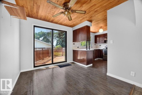 7419 15 Avenue Nw, Edmonton, AB - Indoor