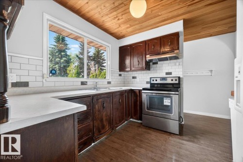 7419 15 Avenue Nw, Edmonton, AB - Indoor Photo Showing Kitchen