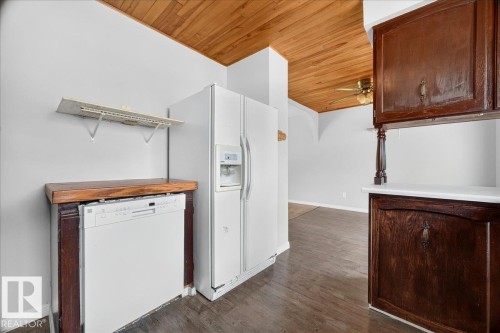 7419 15 Avenue Nw, Edmonton, AB - Indoor