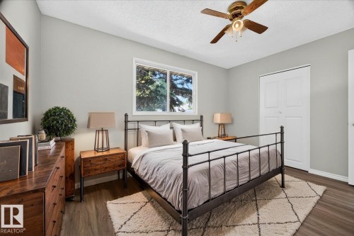 7419 15 Avenue Nw, Edmonton, AB - Indoor Photo Showing Bedroom