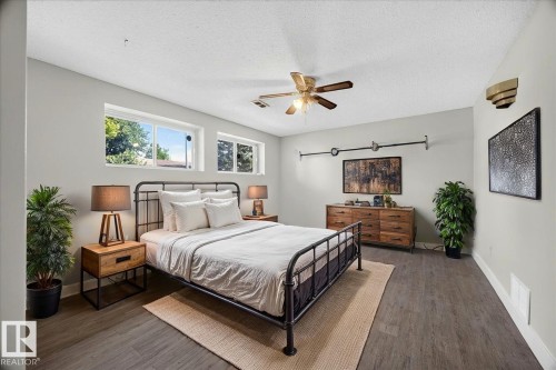 7419 15 Avenue Nw, Edmonton, AB - Indoor Photo Showing Bedroom