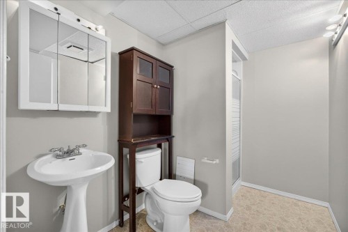 7419 15 Avenue Nw, Edmonton, AB - Indoor Photo Showing Bathroom