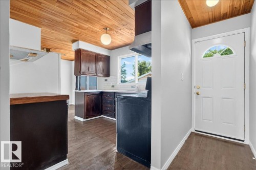 7419 15 Avenue Nw, Edmonton, AB - Indoor Photo Showing Kitchen