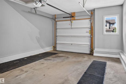 4 Hammett Gate, Spruce Grove, AB - Indoor Photo Showing Garage